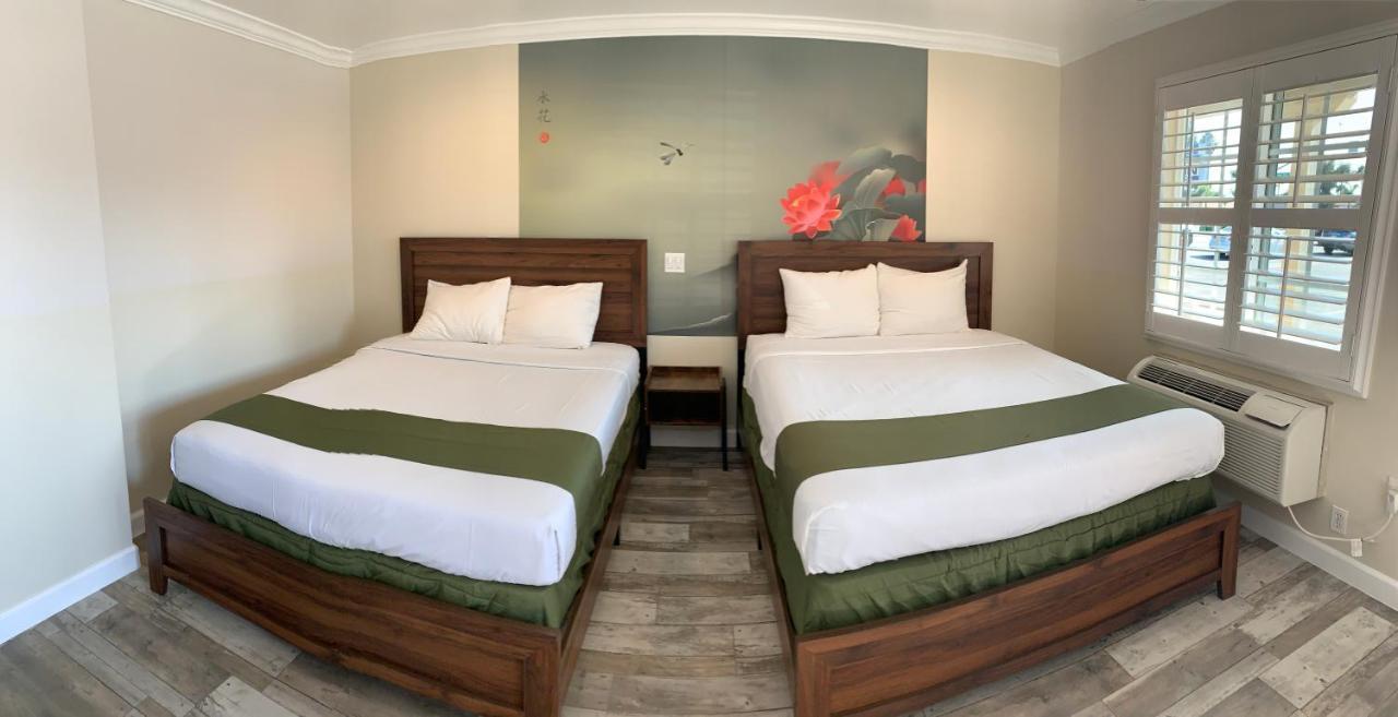 Escondido Inn Екстериор снимка