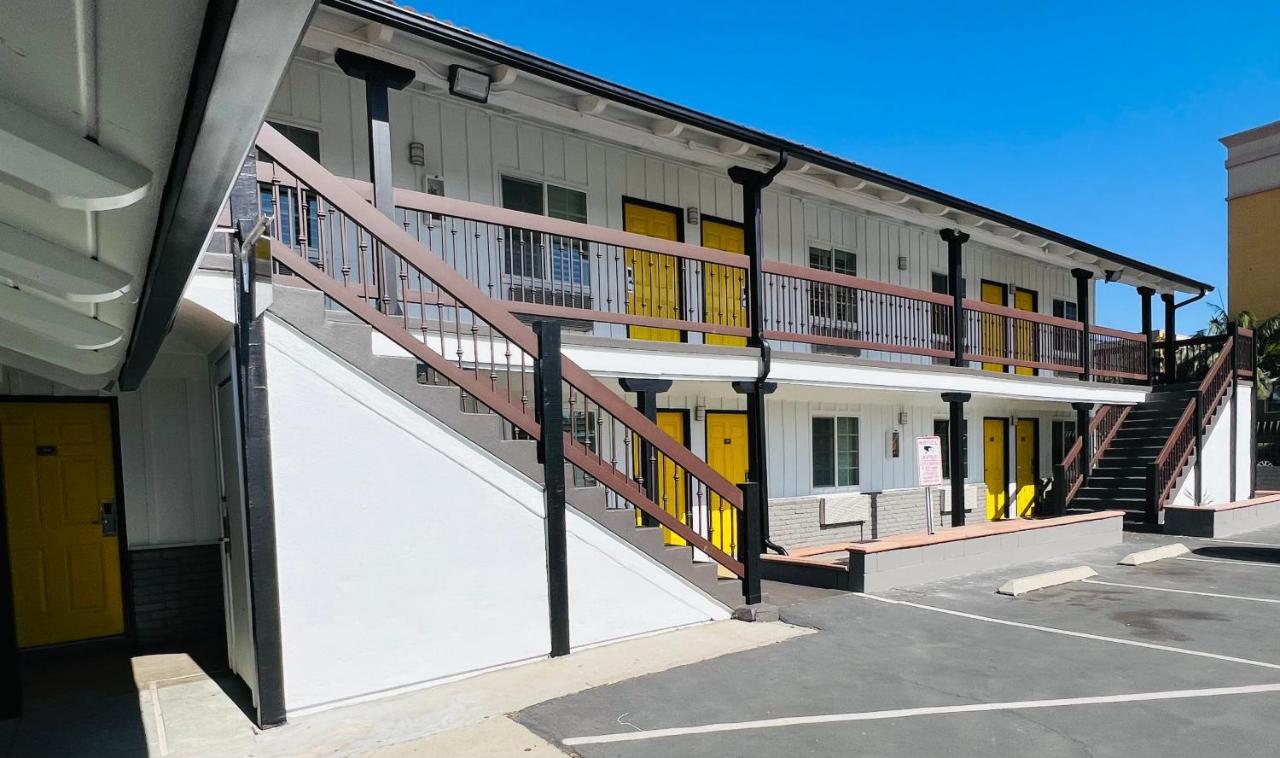 Escondido Inn Екстериор снимка