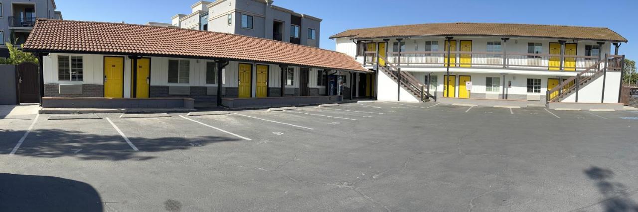 Escondido Inn Екстериор снимка