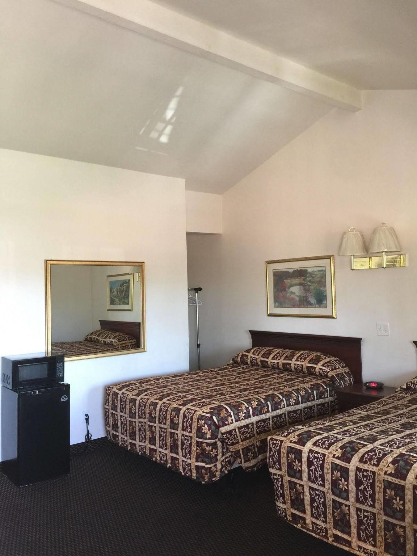Escondido Inn Екстериор снимка