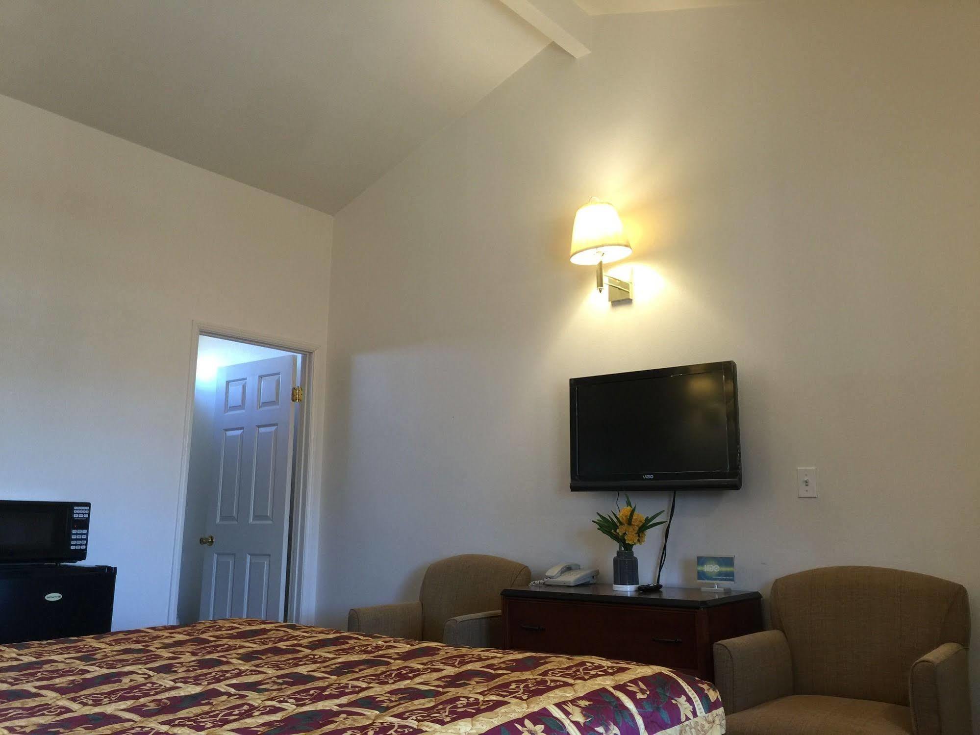 Escondido Inn Екстериор снимка