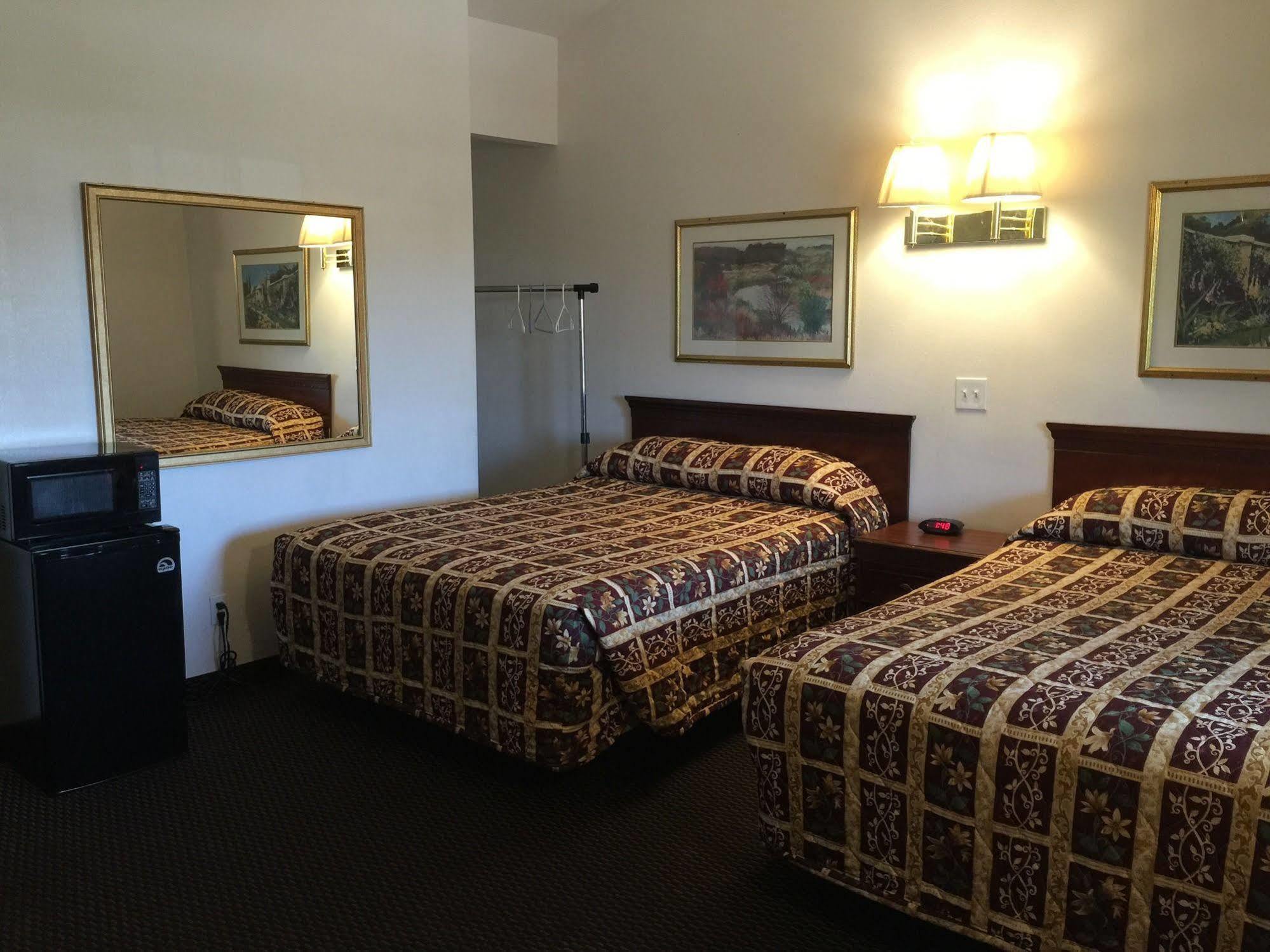Escondido Inn Екстериор снимка