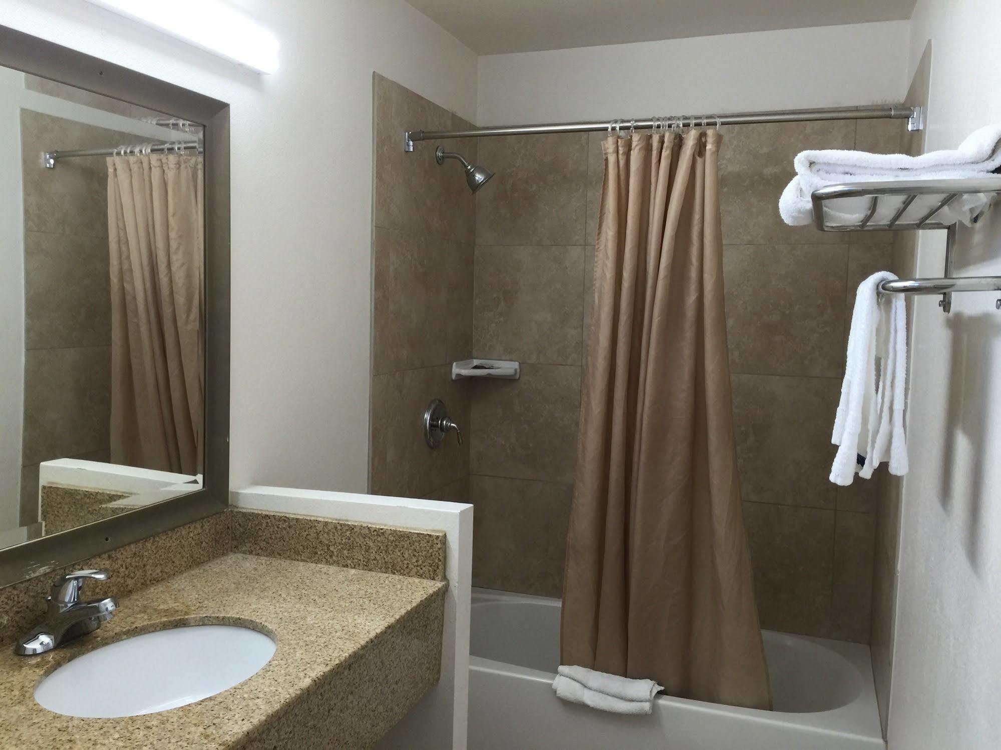Escondido Inn Екстериор снимка